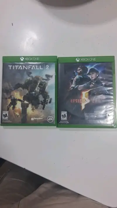Juegos Xbox One Titanfall 2 y Resident Evil - miniatura 1