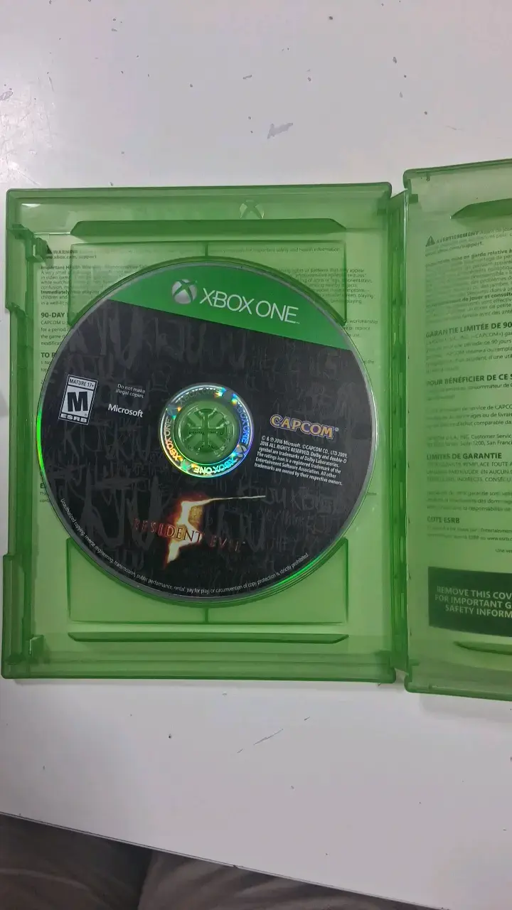 Juegos Xbox One Titanfall 2 y Resident Evil - 2