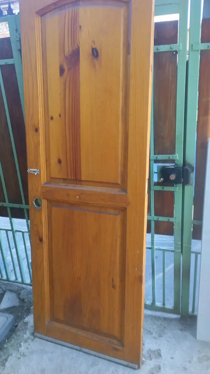 Puerta de madera sólida para interior - 1