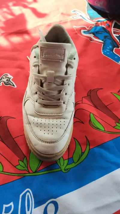 Zapatillas deportivas blancas Freedom en buen estado - miniatura 1