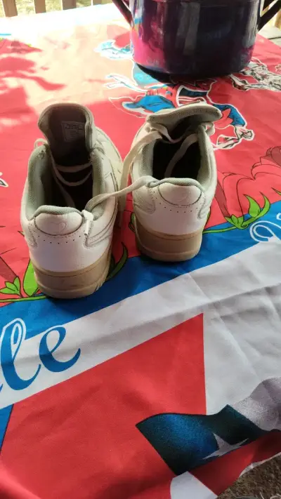 Zapatillas deportivas blancas Freedom en buen estado - miniatura 3