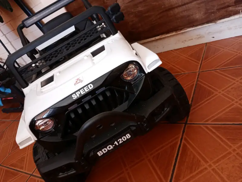 Auto eléctrico para niños blanco con control - 1