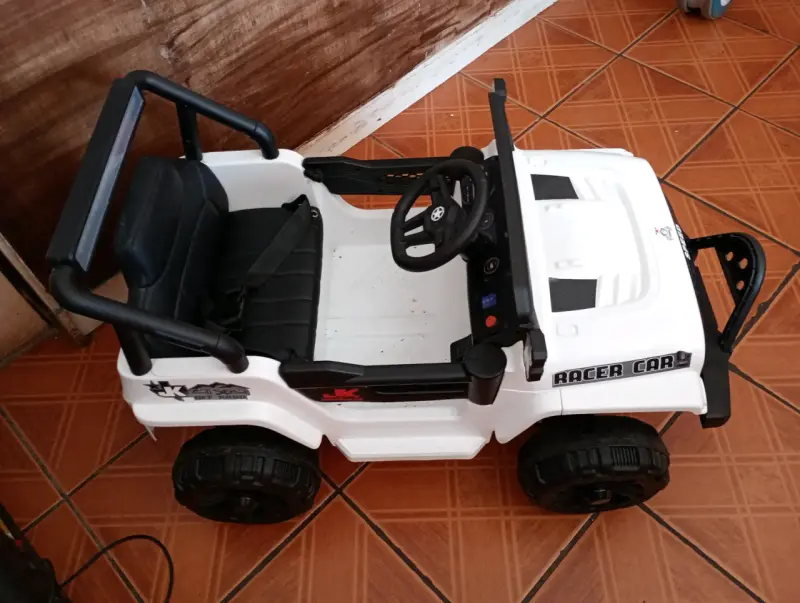 Auto eléctrico para niños blanco con control - 2