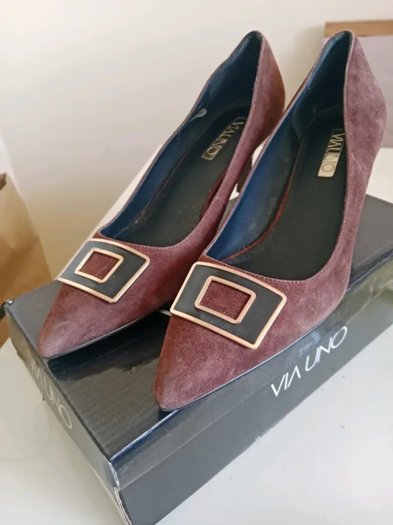 Zapatos de tacón Via Uno marrones con hebilla - 1