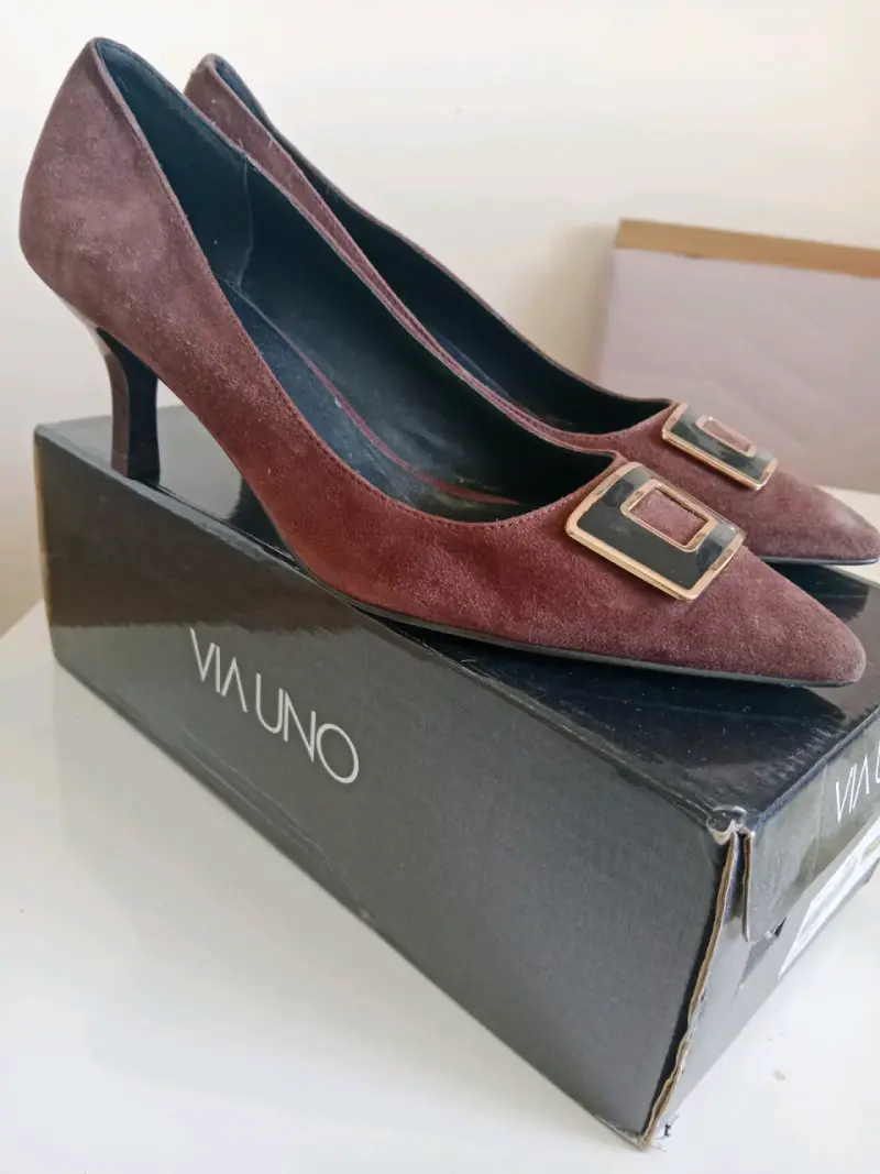 Zapatos de tacón Via Uno marrones con hebilla - 2