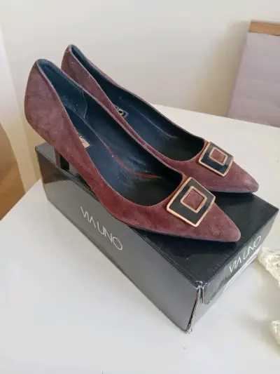Zapatos de tacón Via Uno marrones con hebilla - miniatura 3