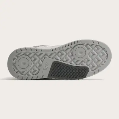 Zapatillas deportivas grises y blancas para hombre - miniatura 3
