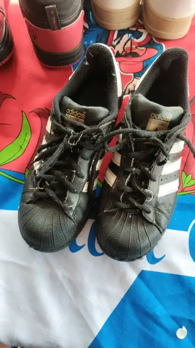 Zapatillas deportivas negras Adidas Superstar - miniatura 1