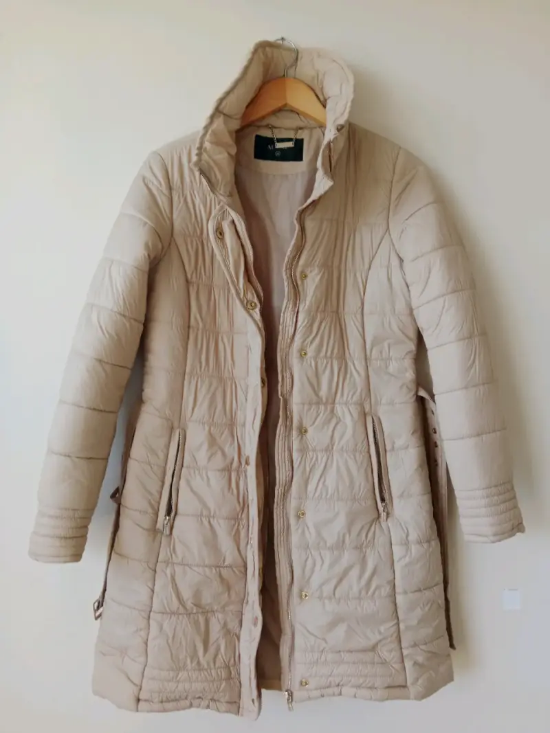 Abrigo largo acolchado beige para mujer - 2