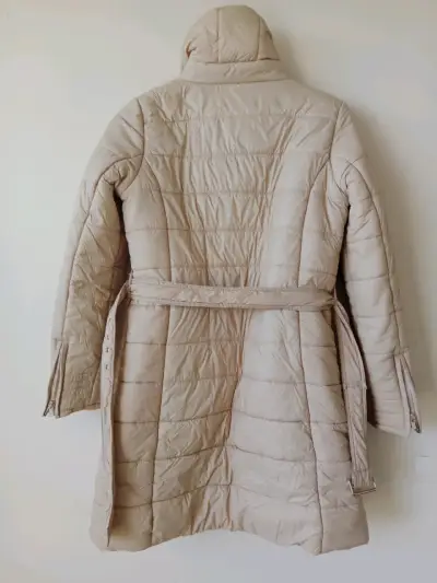 Abrigo largo acolchado beige para mujer - miniatura 3