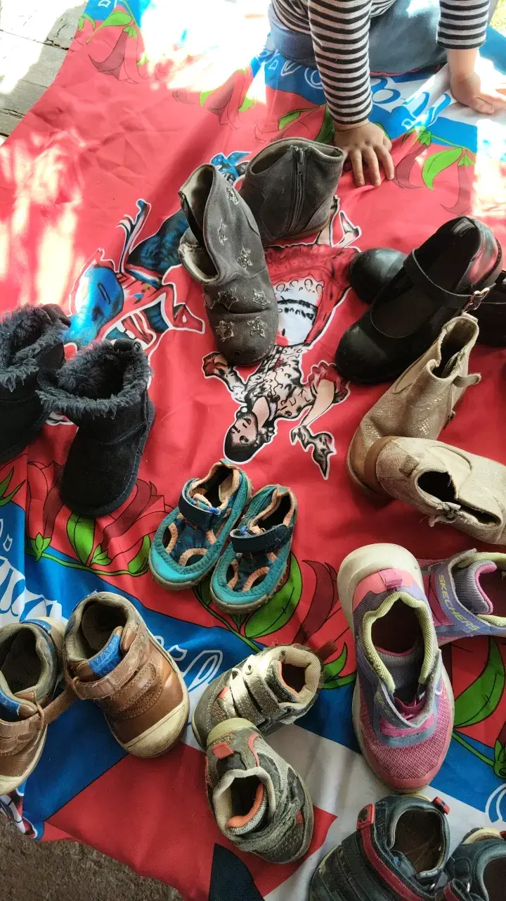 Lote de zapatos infantiles variados en buen estado - 4