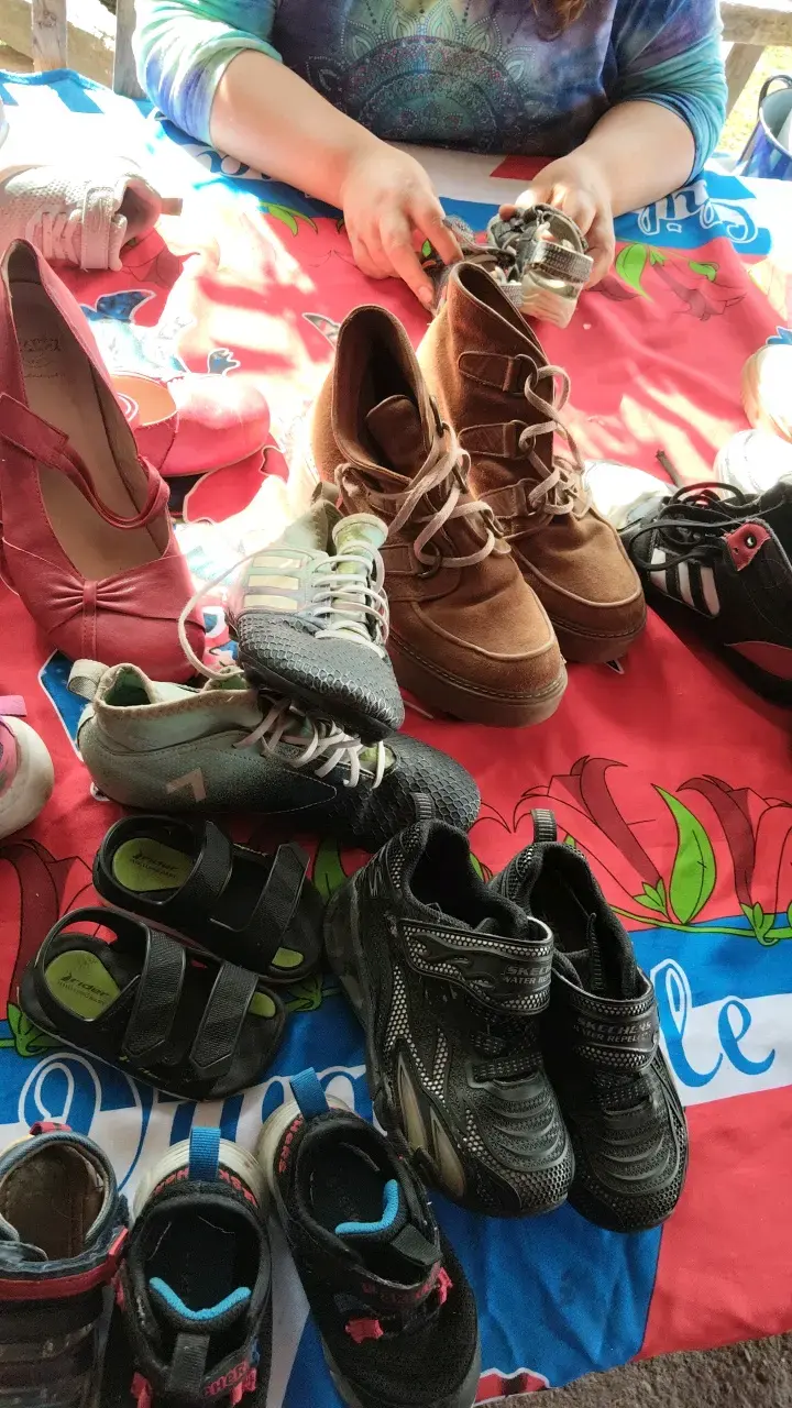 Lote de zapatos infantiles variados en buen estado - 5