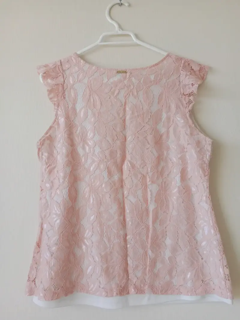 Blusa de encaje rosa con volantes talla M - 2
