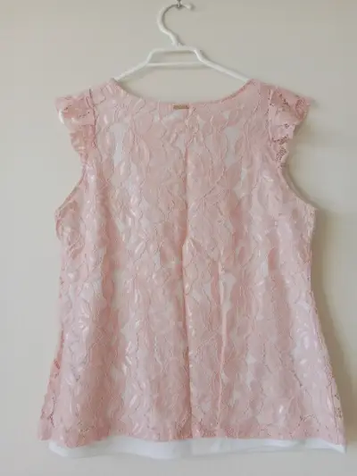 Blusa de encaje rosa con volantes talla M - miniatura 2