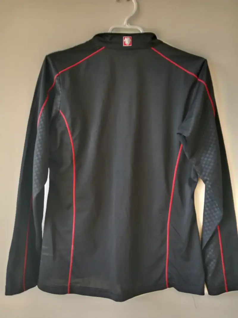 Polerón deportivo Black Yak negro con detalles rojos - 2