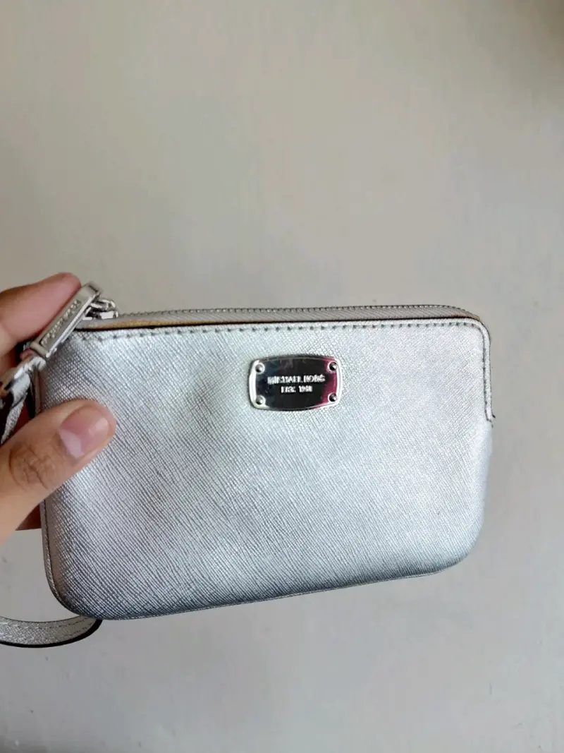 Cartera de mano plateada Michael Kors - 1