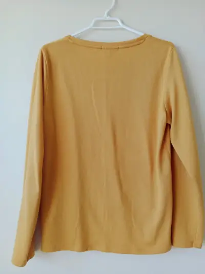 Polera manga larga mostaza con botones Fashion Park - miniatura 2