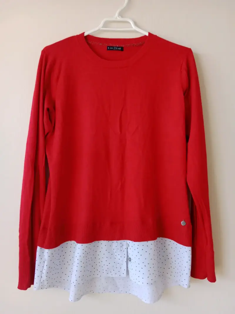 Suéter rojo con blusa integrada para mujer - 2