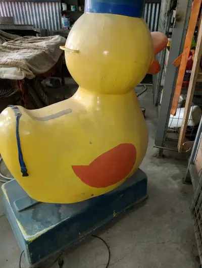 Juego mecánico infantil de pato amarillo - miniatura 2