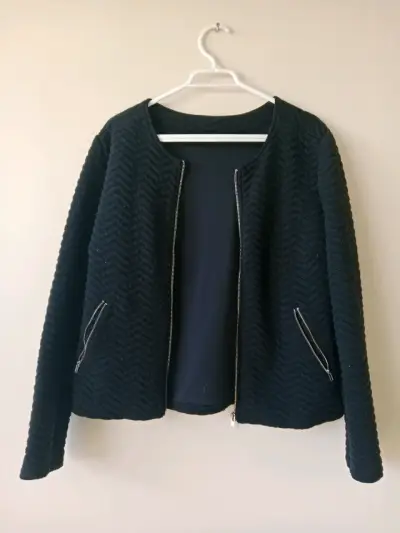 Chaqueta negra de punto con cierre - miniatura 1