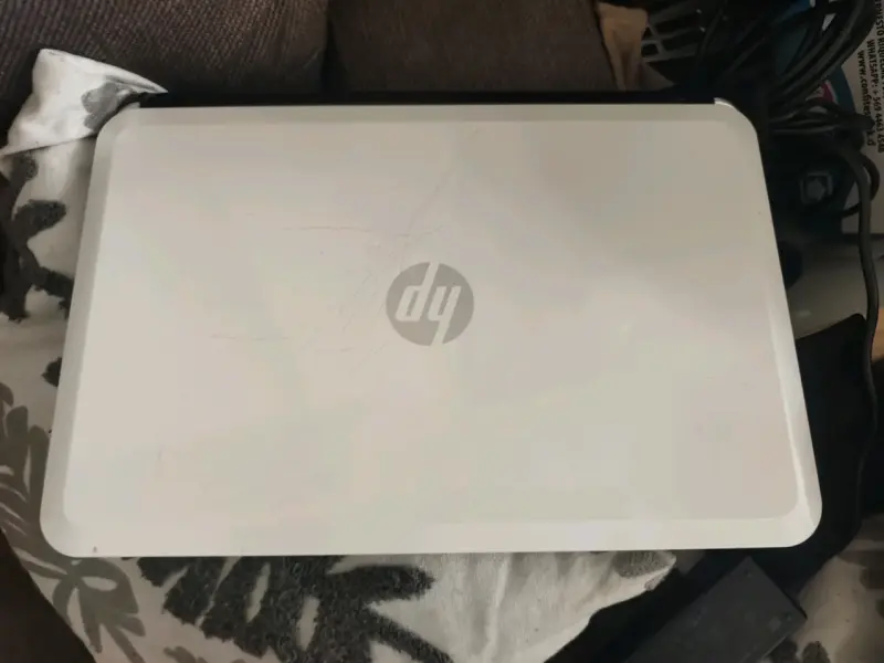 Laptop HP con pantalla de 15 pulgadas - 2