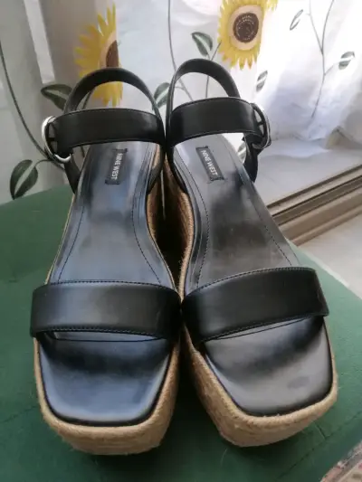 Sandalias de plataforma negras Nine West - miniatura 1