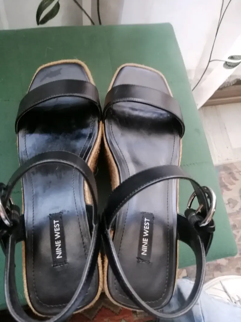 Sandalias de plataforma negras Nine West - 2