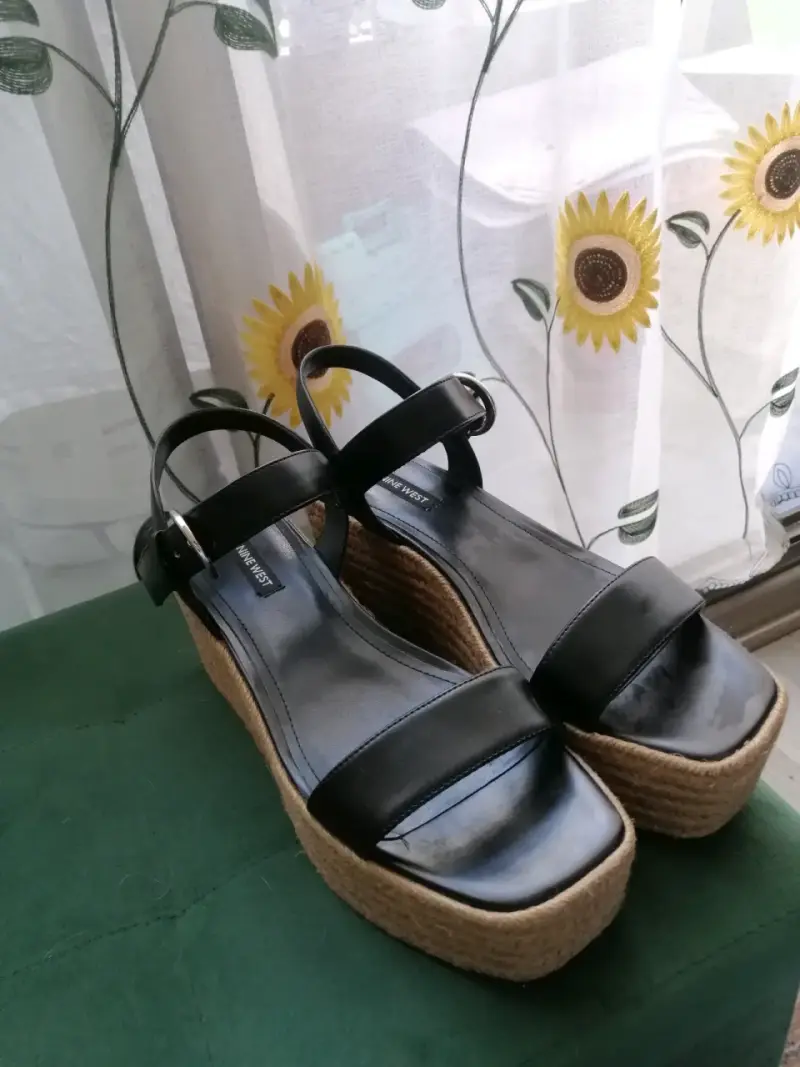 Sandalias de plataforma negras Nine West - 4
