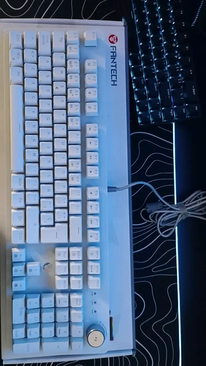 Teclado mecánico Fantech MaxPower blanco - 1
