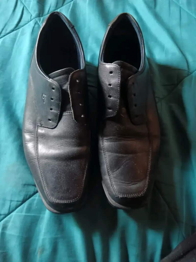 Zapatos de vestir negros para hombre en buen estado - 1