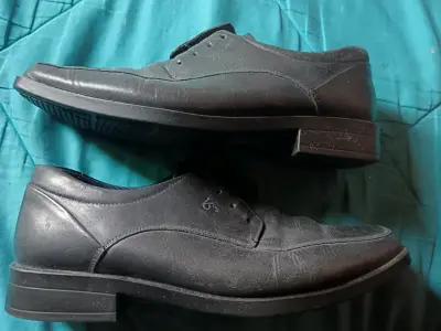 Zapatos de vestir negros para hombre en buen estado - miniatura 2