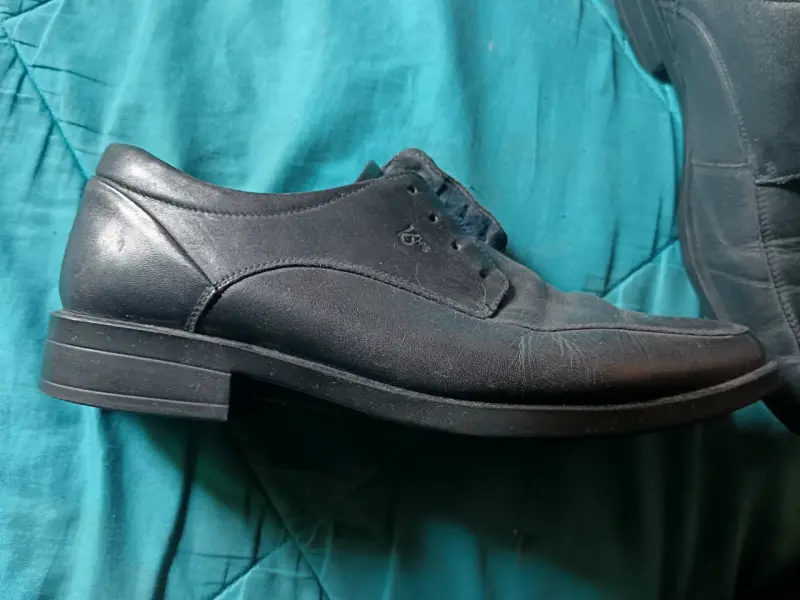Zapatos de vestir negros para hombre en buen estado - 3