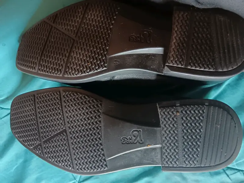Zapatos de vestir negros para hombre en buen estado - 4