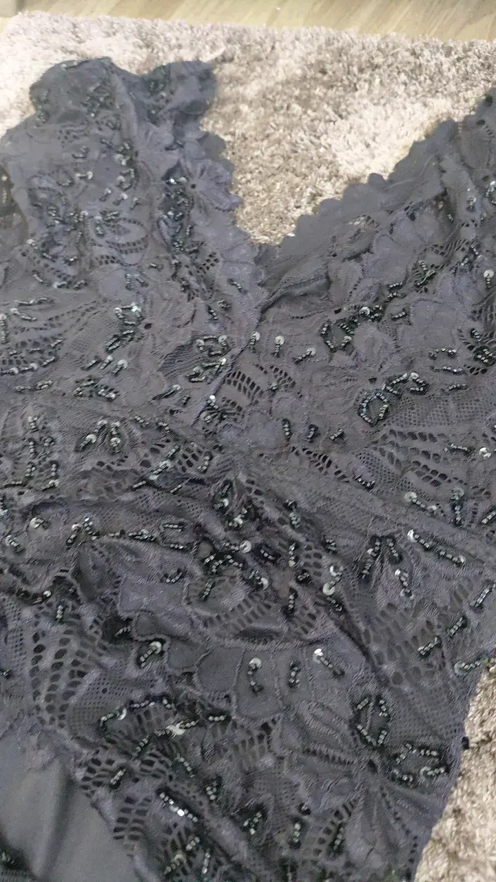 Vestido de encaje negro con lentejuelas - 2