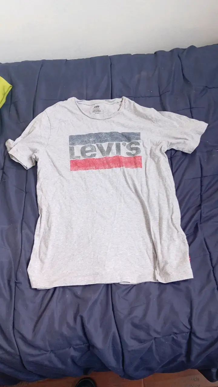 Polera gris Levi's para hombre - 1