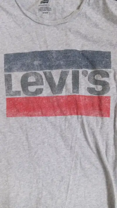 Polera gris Levi's para hombre - miniatura 2