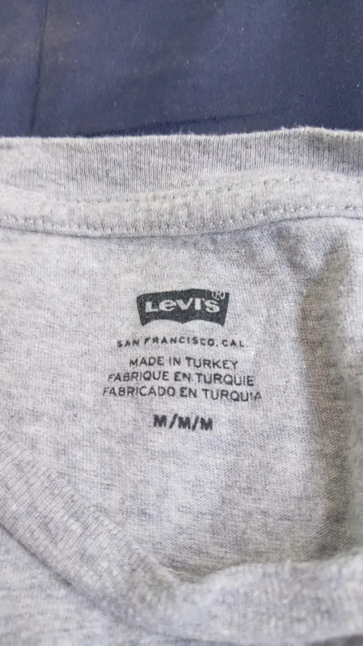 Polera gris Levi's para hombre - 3