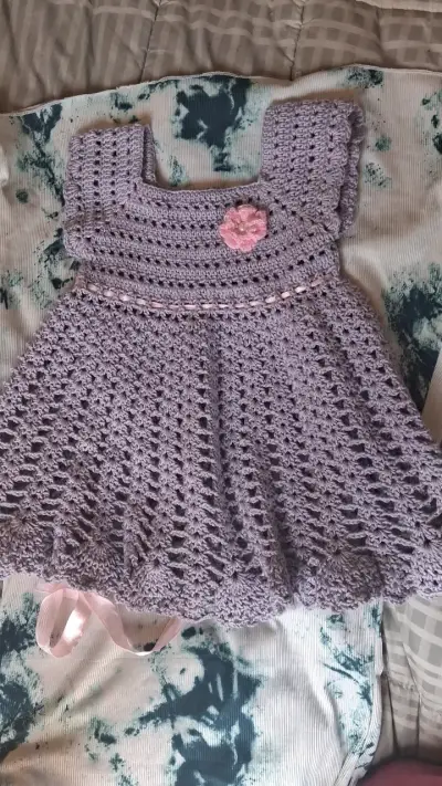 Vestido tejido a crochet para niña color lila - miniatura 1