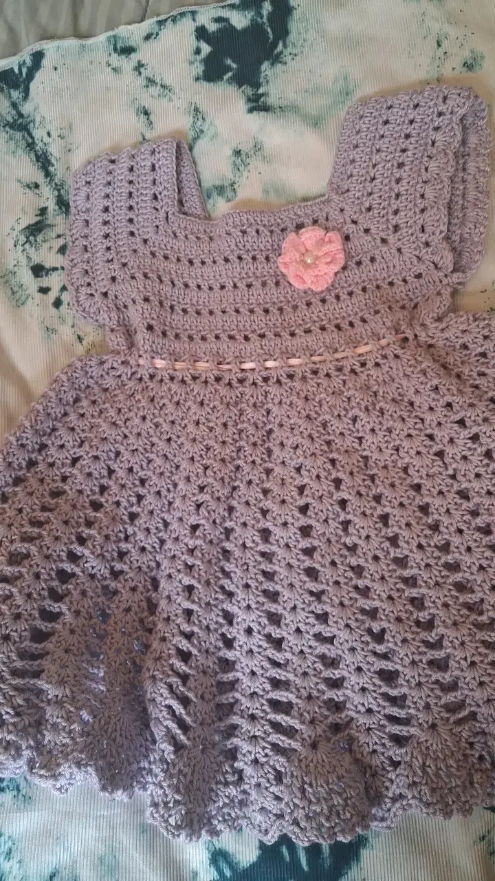 Vestido tejido a crochet para niña color lila - 3