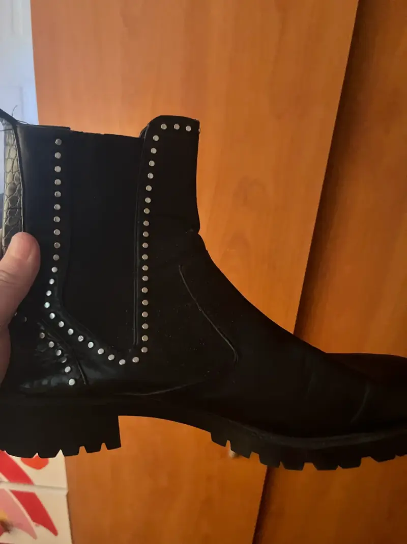 Botines negros con tachas para mujer - 1