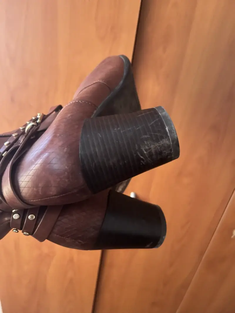 Botines de cuero marrón con tacón y hebillas - 3