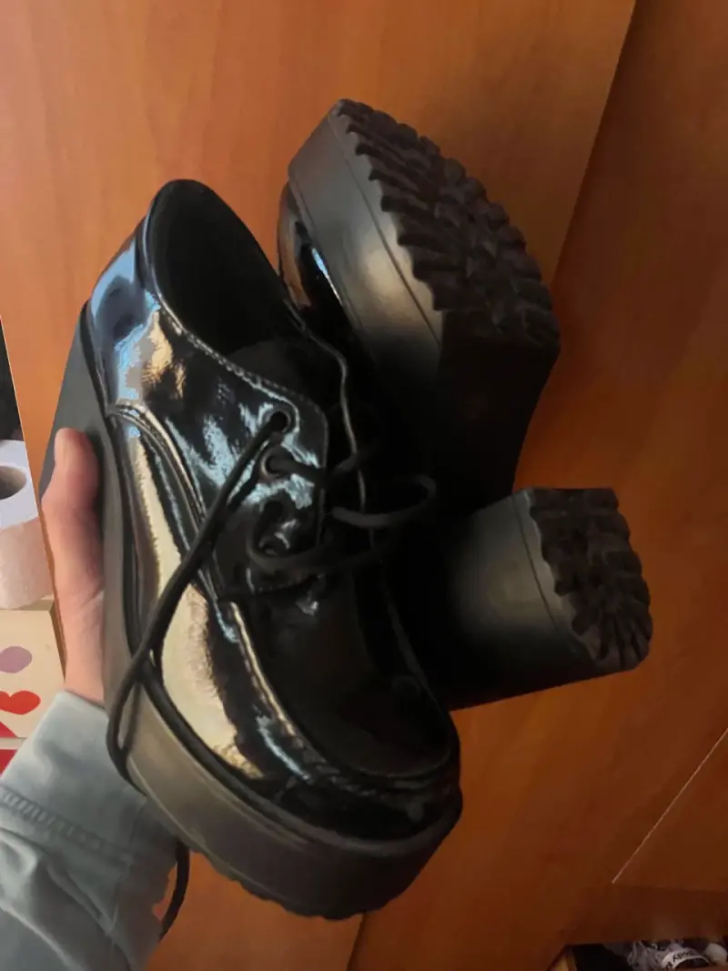 Zapatos de charol negro con plataforma alta - 3