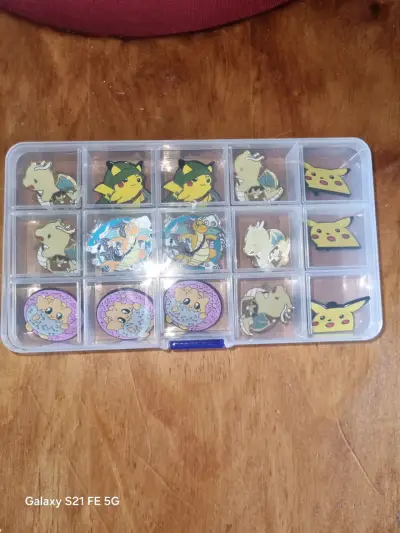 Lote de 15 Pines Pokémon con Pikachu y Dragonite - miniatura 2