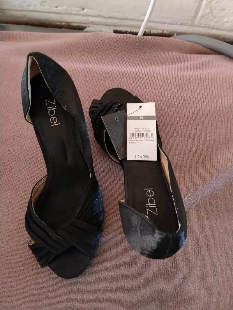 Zapatos negros abiertos Zibel talla 35