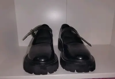 Zapatos Mary Jane negros con plataforma - miniatura 2