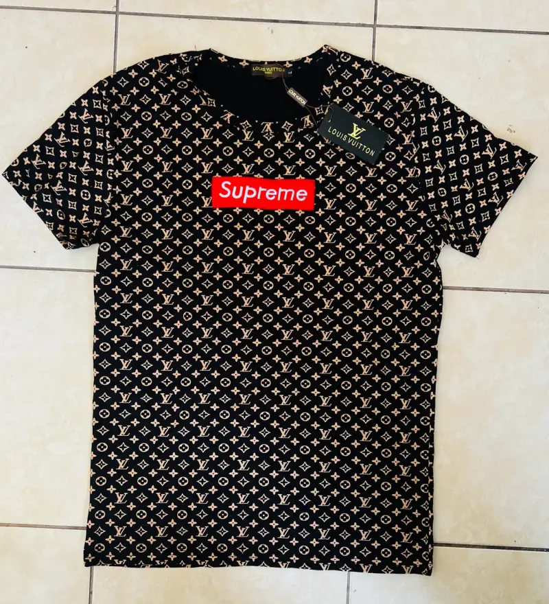 Polera Louis Vuitton x Supreme negra estampada - 1
