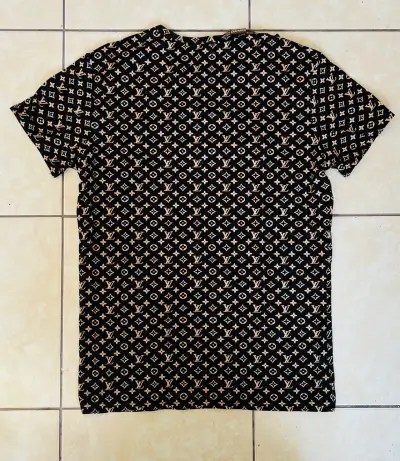 Polera Louis Vuitton x Supreme negra estampada - miniatura 2