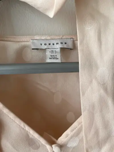 Blusa de seda beige con lunares Topshop - miniatura 3