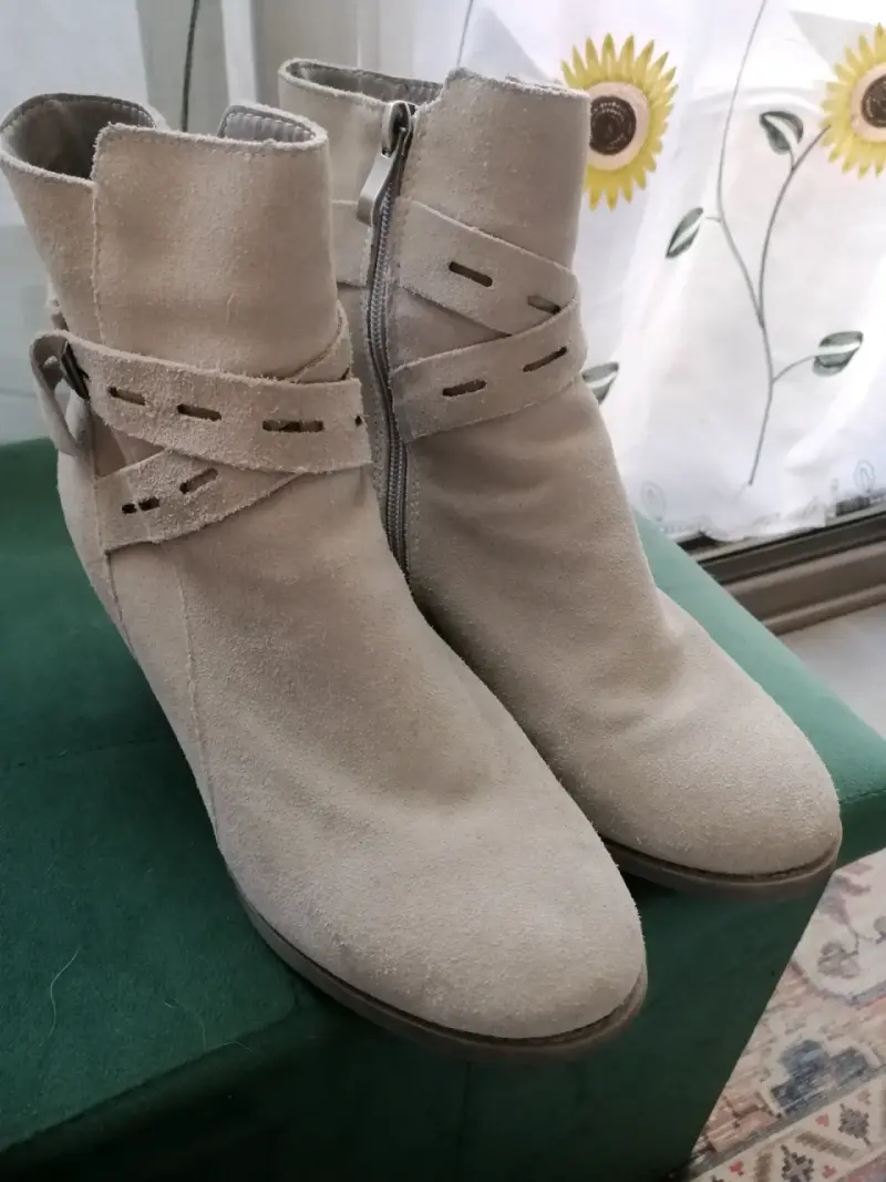 Botines de gamuza beige con tacón alto - 4
