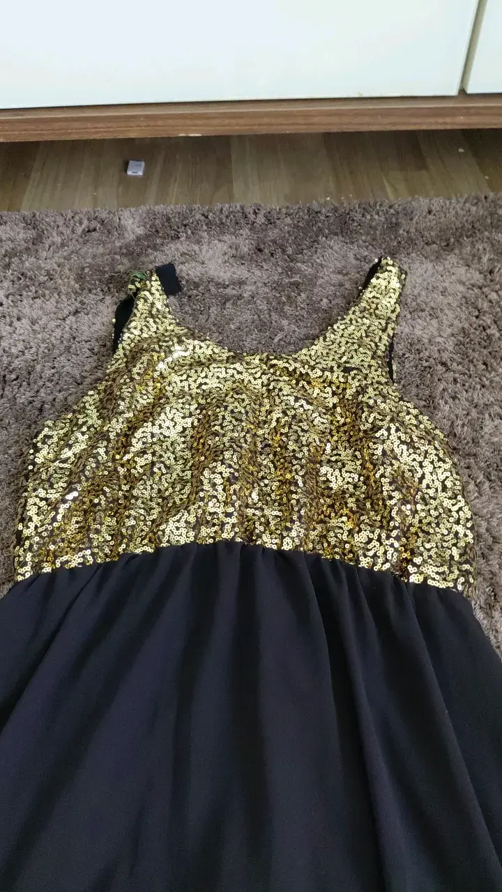 Vestido largo con lentejuelas doradas - 2